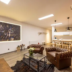 Apartment Deluxe Elizabeth W/ 4bedrm, 2bathrm, 1lvngrm, Budapest